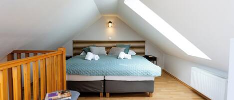 Silitysrauta/-lauta, Wi-Fi, vuodevaatteet