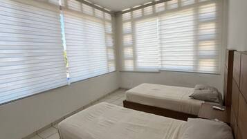 4 soveværelser, skrivebord, strygejern/strygebræt, gratis Wi-Fi