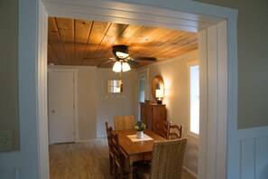 Dining - Cozy 3-bedroom cottage centrally located! (Frankfort)