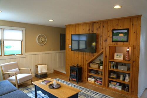 Cozy 3-bedroom cottage centrally located!