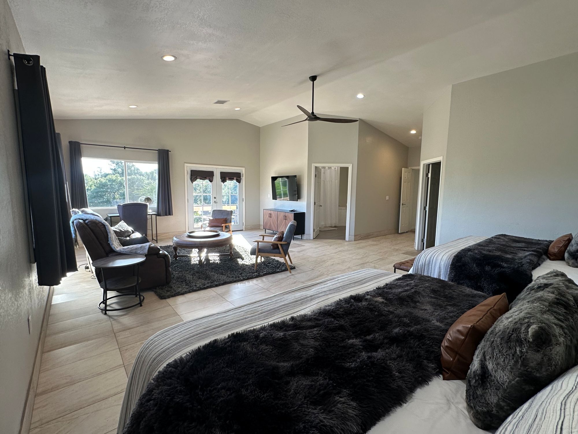 3 soverom, strykejern/-brett, wi-fi og sengetøy