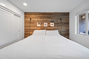 Tabla de planchar con plancha, wifi y ropa de cama 