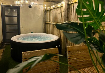 No1 Closest Hot Tub Stay to Cardiff Central!