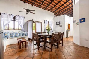 Dining - 6 min from the National Park (Quepos)