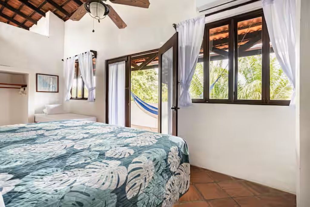 2 slaapkamers, een kluis op de kamer, gratis wifi, beddengoed