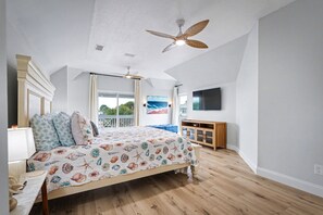 3 bedrooms, iron/ironing board, travel cot, WiFi - Steps to Beach & Ocean View | Good Morning Rentals (Jacksonville Beach)