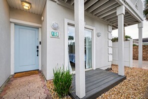 Exterior detail - Steps to Beach & Ocean View | Good Morning Rentals (Jacksonville Beach)
