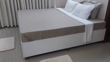 Tabla de planchar con plancha, Internet, ropa de cama