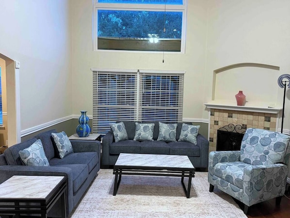 Smart TV - Cozy Family Getaway w/ Pool Near Lake Lewisville (Lake Dallas)