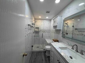 Hair dryer, towels, soap, toilet paper - Cozy Family Getaway w/ Pool Near Lake Lewisville (Lake Dallas)