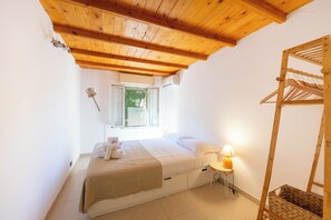 2 bedrooms, iron/ironing board, WiFi, bed sheets - Villa Azzurra - Cala Mazzo Beach 5 Minutes Walk (Sicilia)