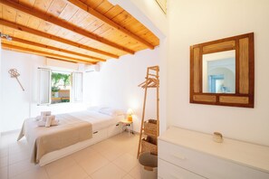 2 bedrooms, iron/ironing board, WiFi, bed sheets - Villa Azzurra - Cala Mazzo Beach 5 Minutes Walk (Sicilia)