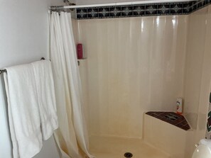 Towels, soap, toilet paper - Welcoming 1-bedroom studio in vibrant Taos for your getaway (Taos)