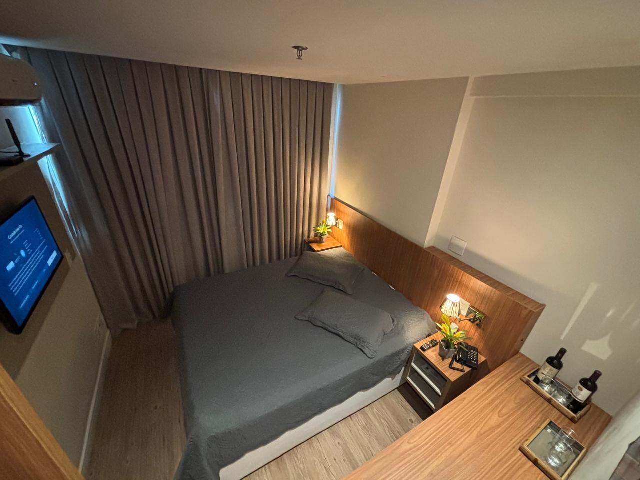 1 quarto, escrivaninha, ferros/tábuas de passar roupa, Wi-Fi de cortesia