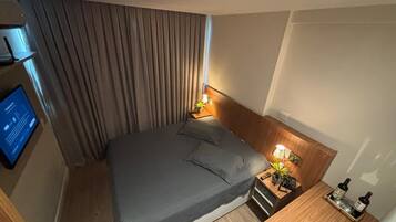 1 quarto, escrivaninha, ferros/tábuas de passar roupa, Wi-Fi de cortesia