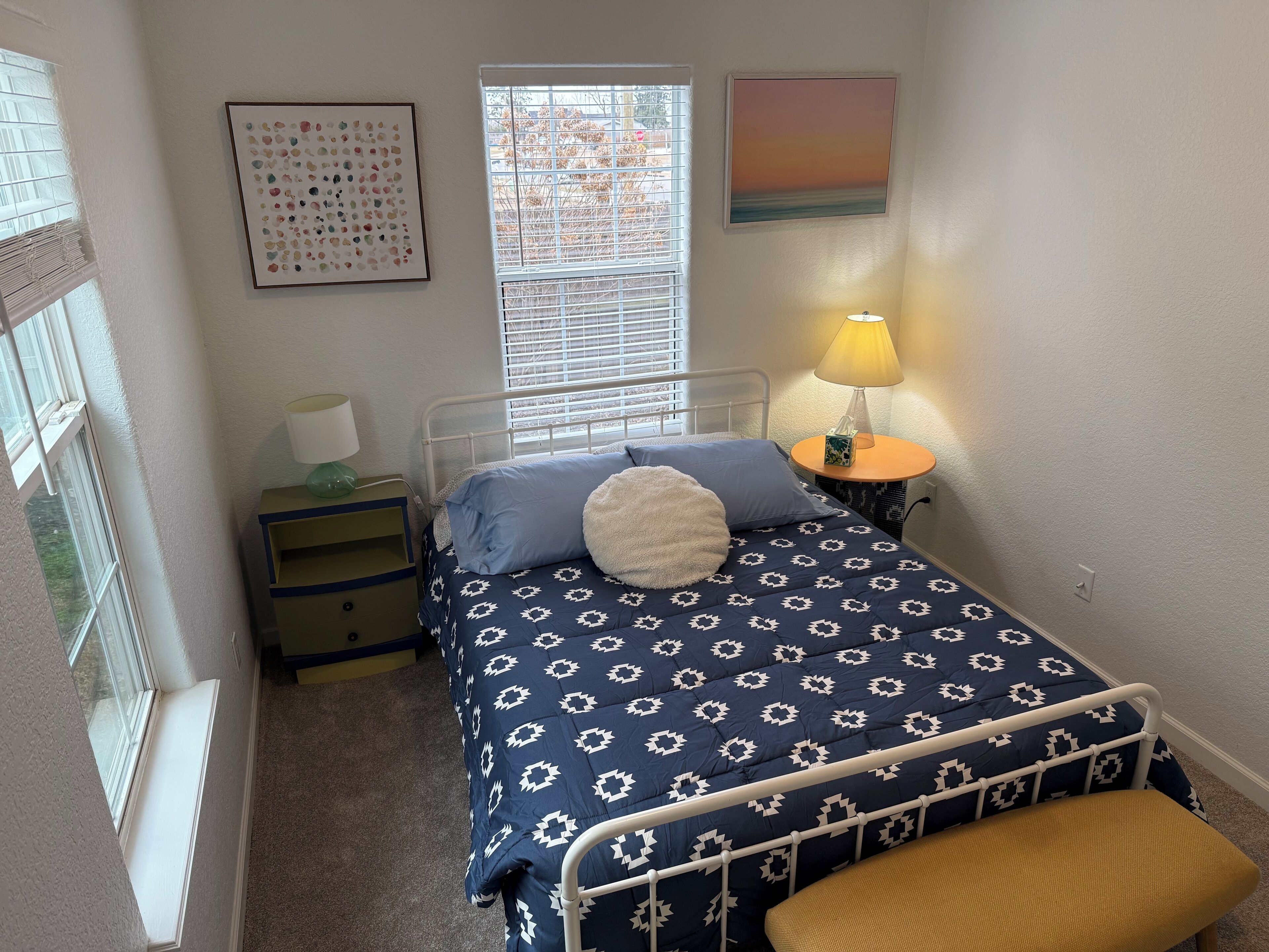 3 soverom, skrivebord, strykejern/-brett og wi-fi (inkludert)