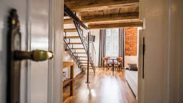 Apartment, Blick auf den Innenhof | Innenbereich