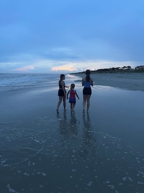 Beach - Brand New Lux Condo - Ocean View! Steps to Beach! (Hilton Head Island)