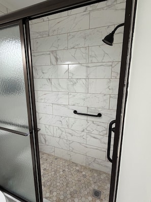 Shower, hair dryer, towels, soap - Brand New Lux Condo - Ocean View! Steps to Beach! (Hilton Head Island)