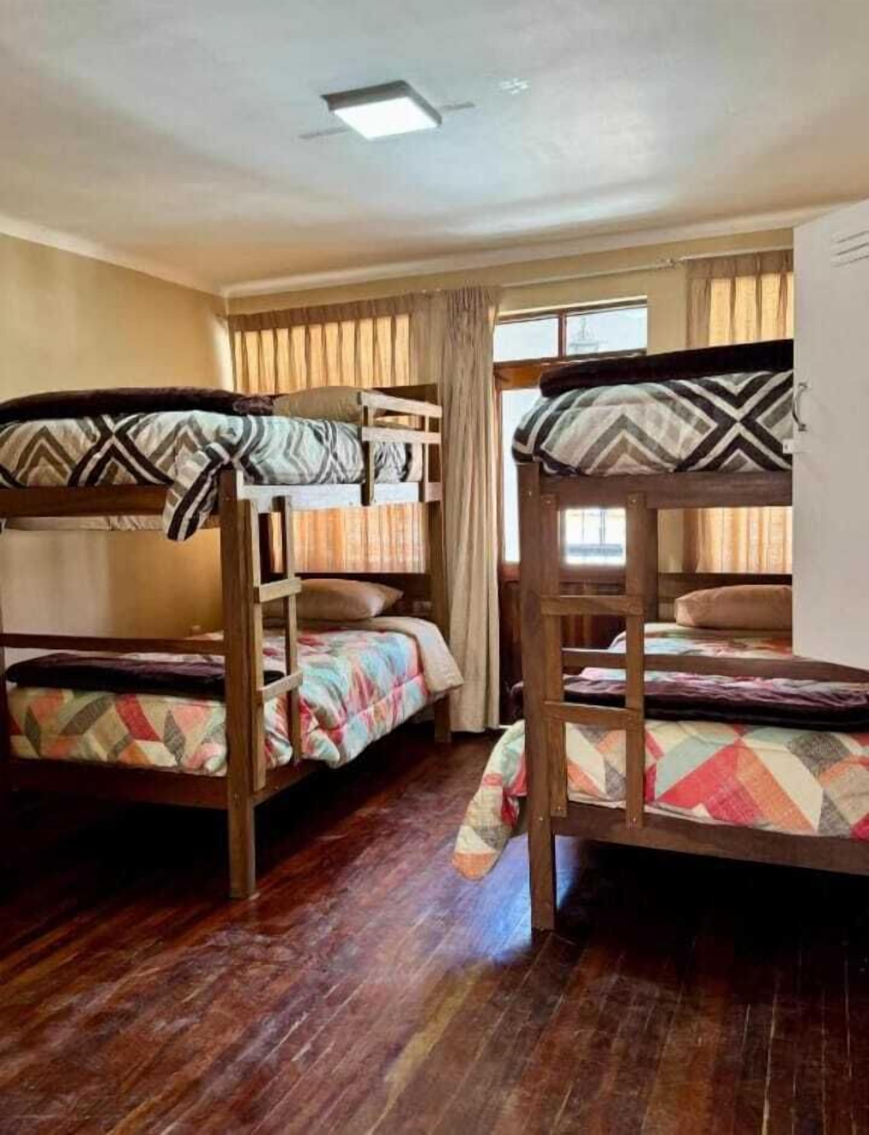 Yhteismajoitus, kaupunkinäköala | Työpöytä, kannettavalle tietokoneelle sopiva työtila, ilmainen Wi-Fi