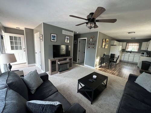 Welcome to our Comfy Condo, on historic rte 66, 15 min from Ft Leonard Wood.