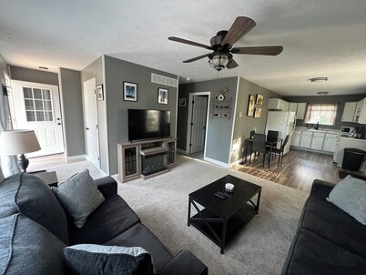 Welcome to our Comfy Condo, on historic rte 66, 15 min from Ft Leonard Wood.