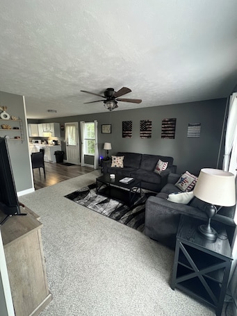 スマートテレビ. Welcome to our Comfy Condo, on historic rte 66, 15 min from Ft Leonard Wood.
