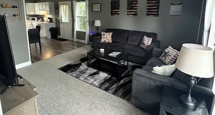 Welcome to our Comfy Condo, on historic rte 66, 15 min from Ft Leonard Wood.
