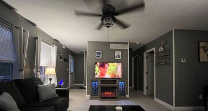 Welcome to our Comfy Condo, on historic rte 66, 15 min from Ft Leonard Wood.