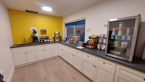 Free daily continental breakfast - Balanced Rock Inn (Fruita)