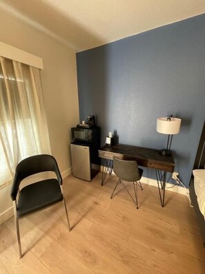 Yhden hengen huone, 1 keskisuuri parisänky, tupakointi kielletty | Sisätilat