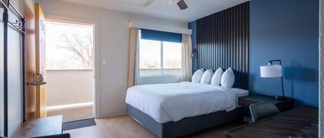 Single Room, 1 Queen Bed, Non Smoking | Desk, free WiFi