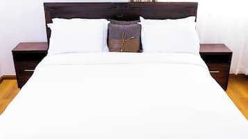 4 bedrooms, iron/ironing board, WiFi, bed sheets