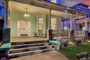 Exterior - Historic Forsyth Victorian Home | Downtown Savanna (Savannah)