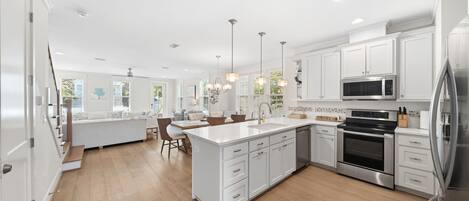 Mikrowelle, Ofen, Herdplatte, Geschirrspüler