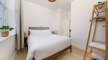 3 bedrooms, iron/ironing board, Internet, bed sheets