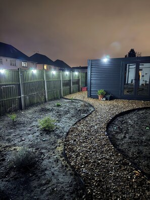 Property grounds - Stylish Private Lodge with FREE Parking, Fast WiFi, Netflix & Prime (Feltham)