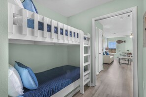 1 bedroom, travel cot, free WiFi, bed sheets - Family Beach Getaway Gulf View Balcony Large Pool, Hot Tub & King Bed (Gulf Shores)