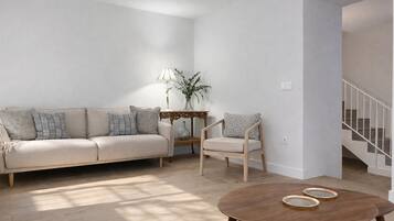 Een smart-tv, boeken en een stereo