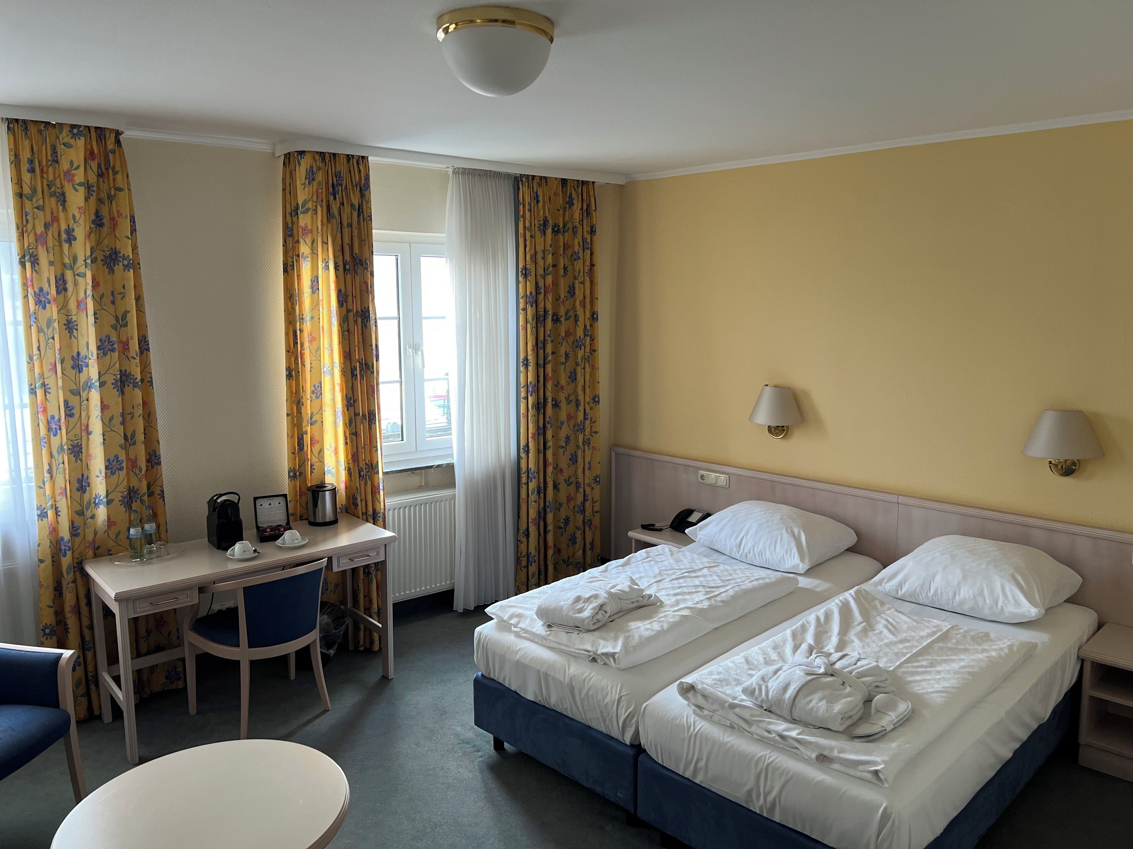 Chambre Double ou avec lits jumeaux, vue fleuve | Coffres-forts dans les chambres, fer et planche à repasser