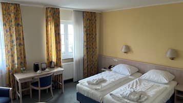 Chambre Double ou avec lits jumeaux, vue fleuve | Coffres-forts dans les chambres, fer et planche Ă repasser