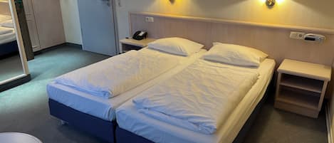 Zimmersafe, Bügeleisen/Bügelbrett, kostenloses WLAN