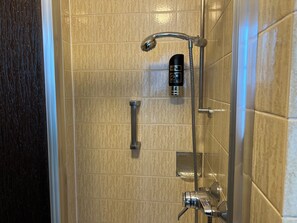 Basic Double Room | Bathroom | Hair dryer, shampoo, toilet paper - Hotel Traube Aumüller Rüdesheim (Ruedesheim am Rhein)