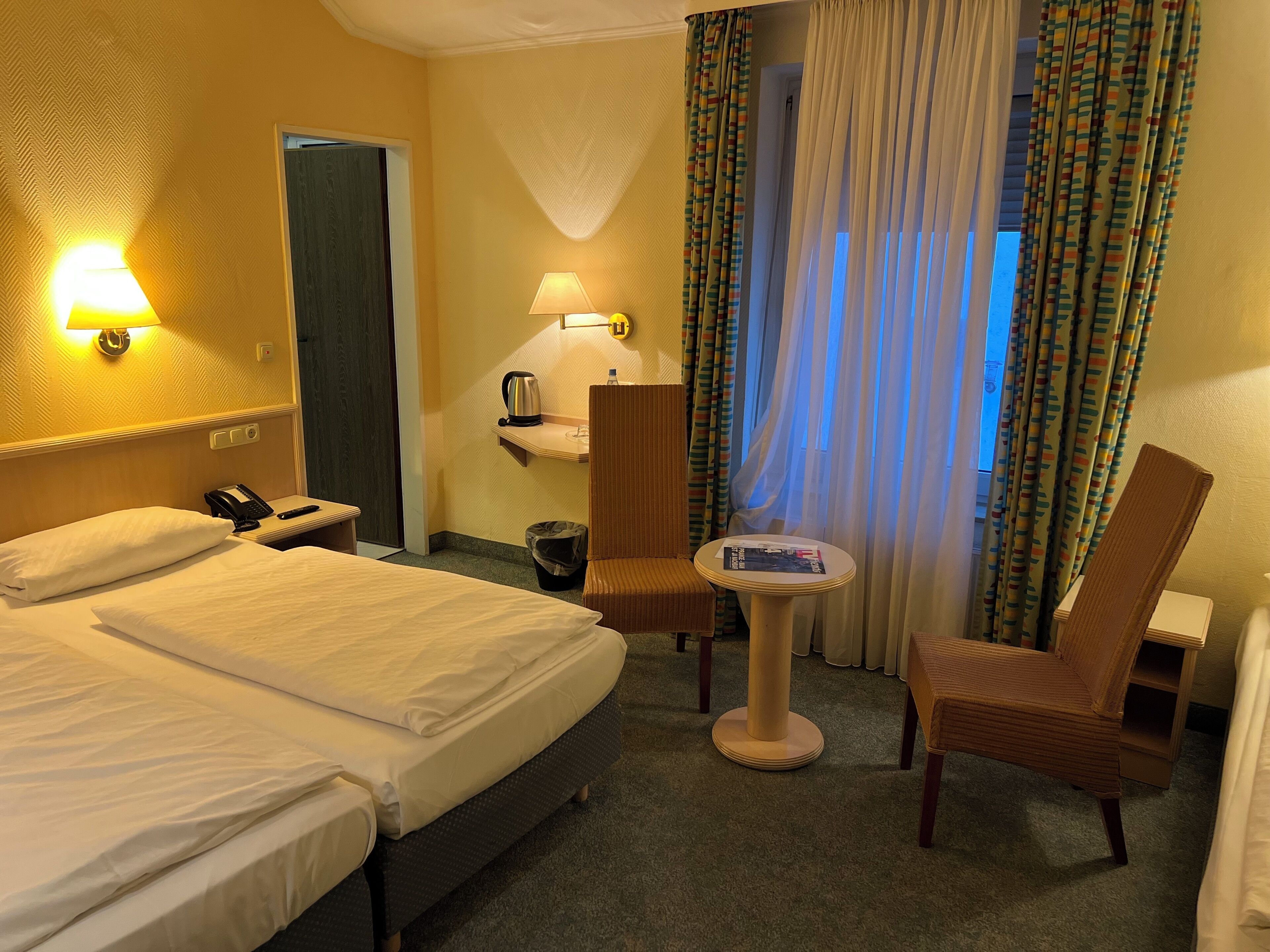 Chambre Triple | Coffres-forts dans les chambres, fer et planche à repasser