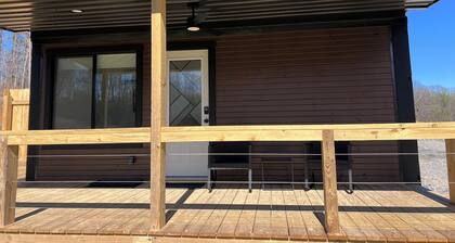 The Buckley- Unique container home, 5 minutes from downtown Athens and OU.