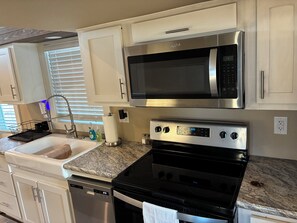 Micro-ondas, fogão, cooktop, lava-louças