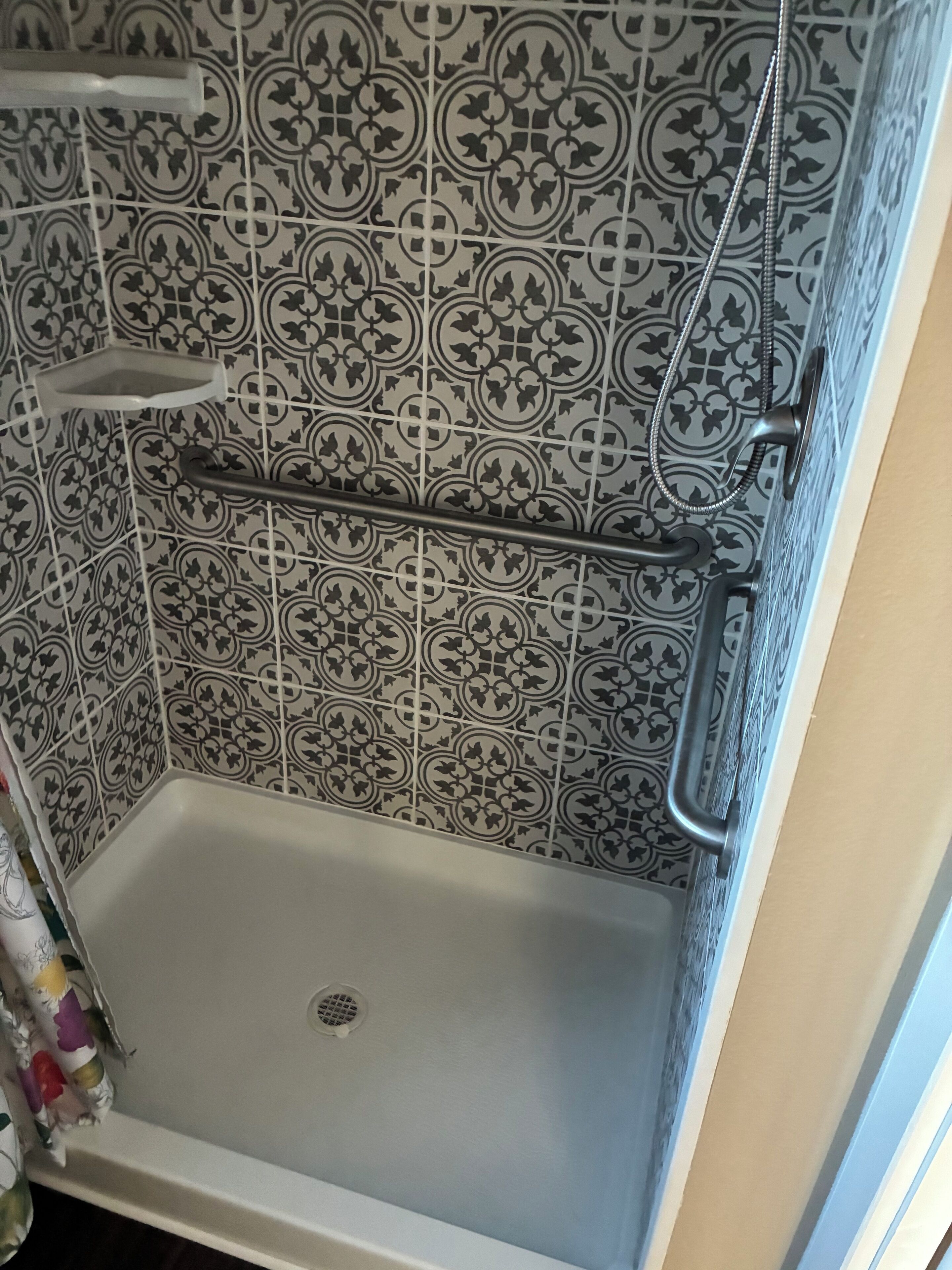 淋浴设施、毛巾、卫生纸