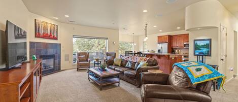 Smart TV, caminetto, tavolo da calcetto, tavolo da ping pong