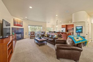 Smart TV, fireplace, ping pong, books