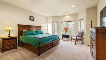 4 bedrooms, desk, free WiFi, bed sheets